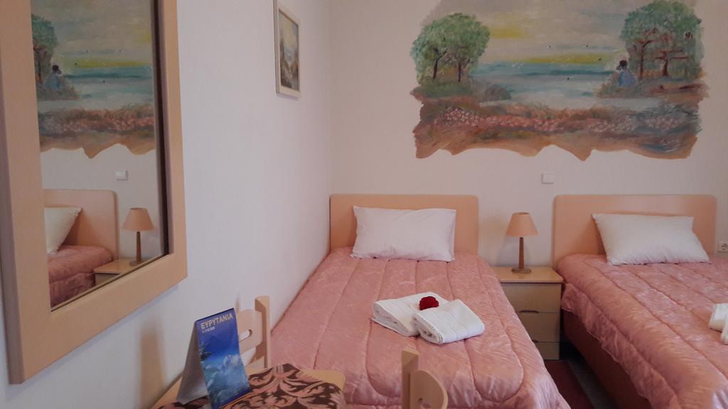 Artemis Hotel Karpenisi Luaran gambar